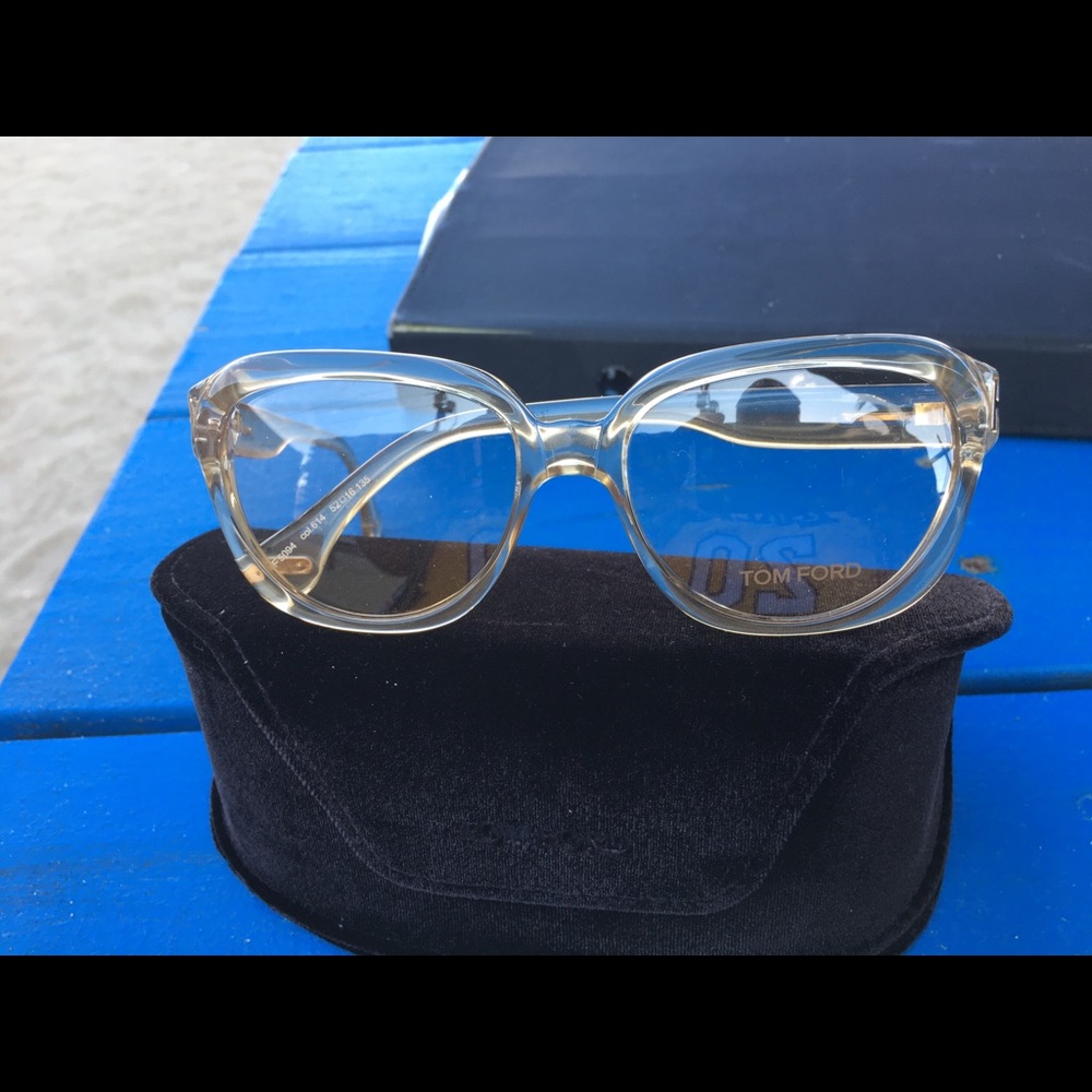 Transparent frame eyeglasses
